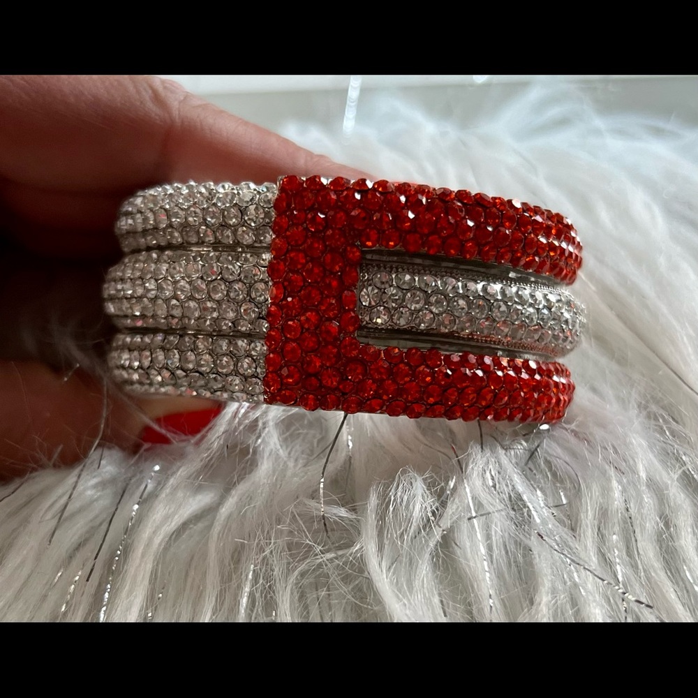 Trendy Bracelet with rhinestones